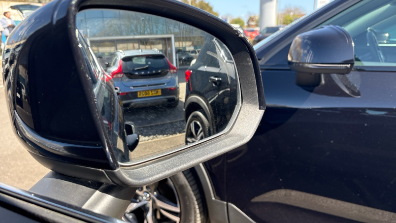 Volvo XC40 2.0 B4P Ultra Dark 5dr Auto Petrol Estate